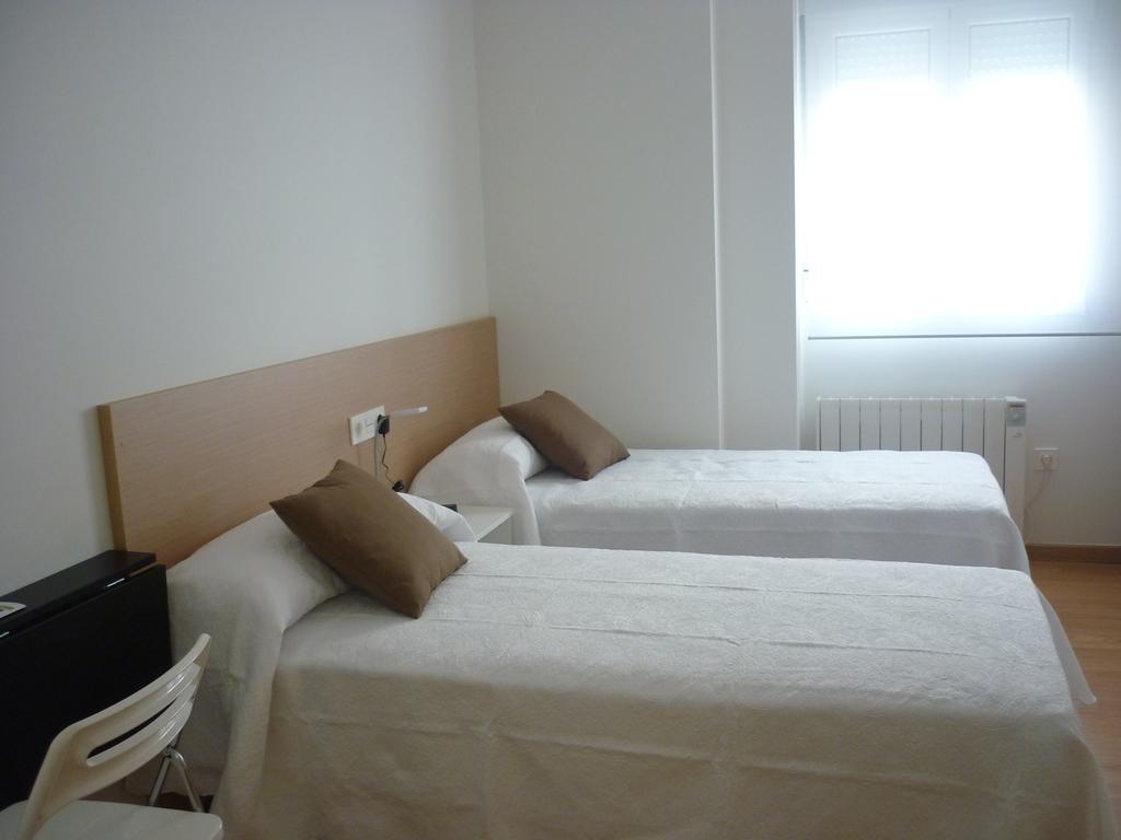 Pension-Albergue Puente Ribeira Sarria Rum bild