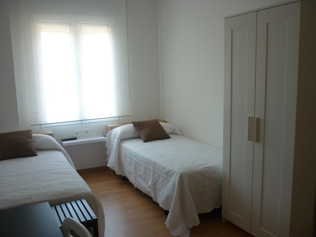 Pension-Albergue Puente Ribeira Sarria Rum bild