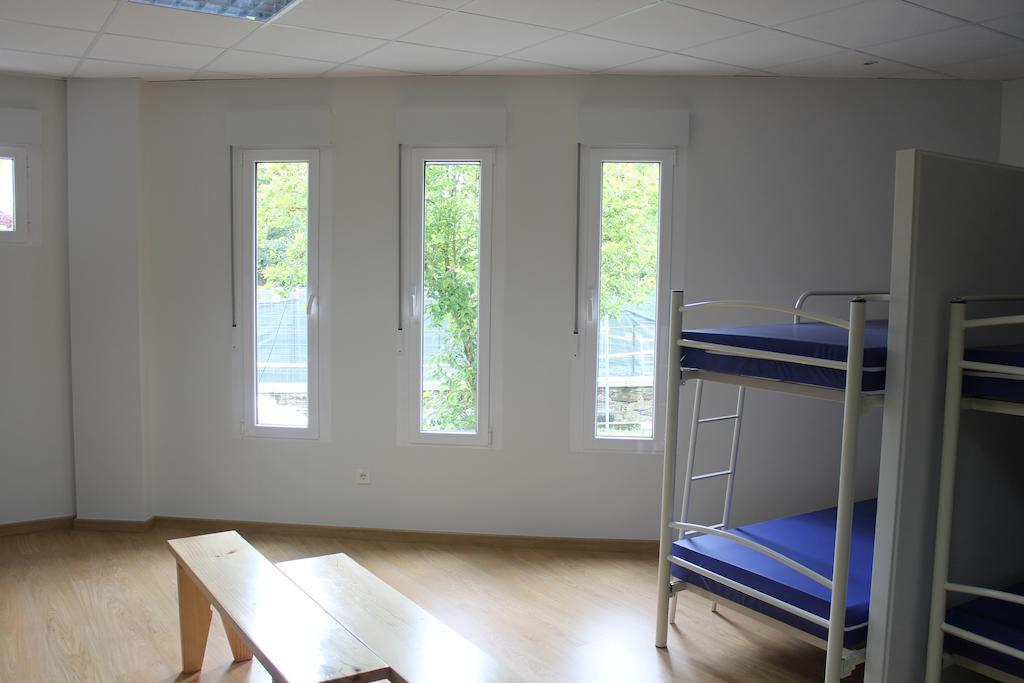 Pension-Albergue Puente Ribeira Sarria Rum bild